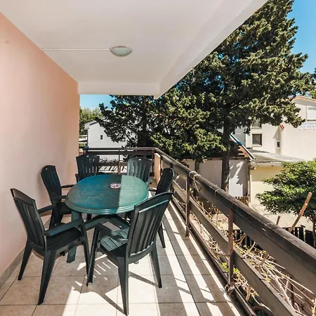 Gorgeous In Bosana With Kitchen